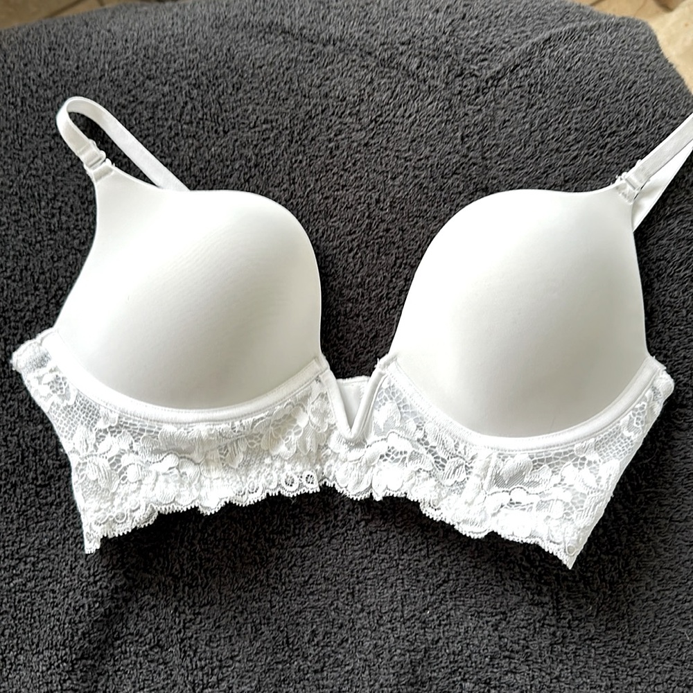 Deep plunge. Padded. Bra